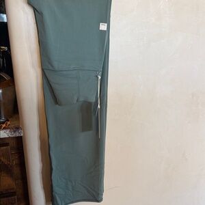 Vuori Men's Cargo Pants in Sage Green